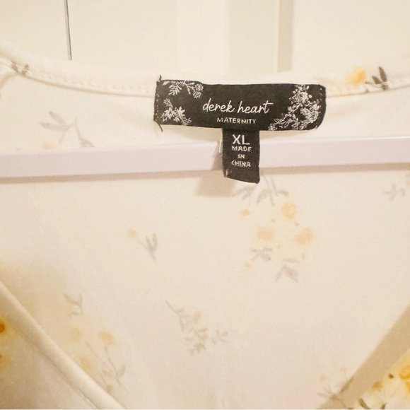 Derek Heart Cream Floral Dress 🌼 - Picture 4 of 6